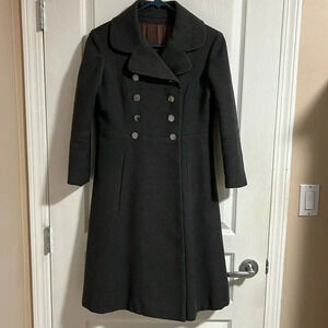 Gorgeous Woman’s Gray Coat